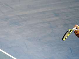 El tenista español Rafael Nadal saca ante el canadiense Milos Raonic durante la final del Mubadala World Tennis Championship de Abu Dabi, en los Emiratos Árabes. EFE/EPA