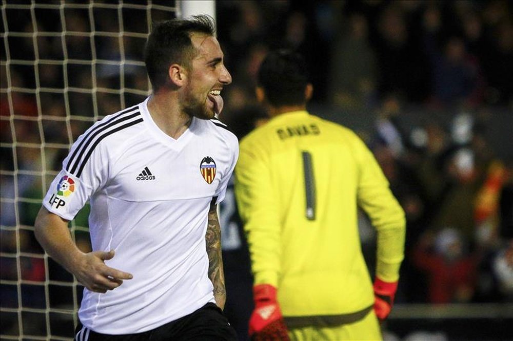 Paco Alcácer se despide del Valencia. EFE