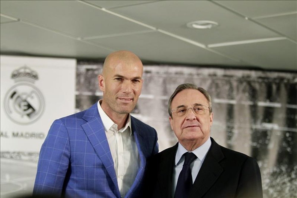 Zidane standing next to Perez. AFP