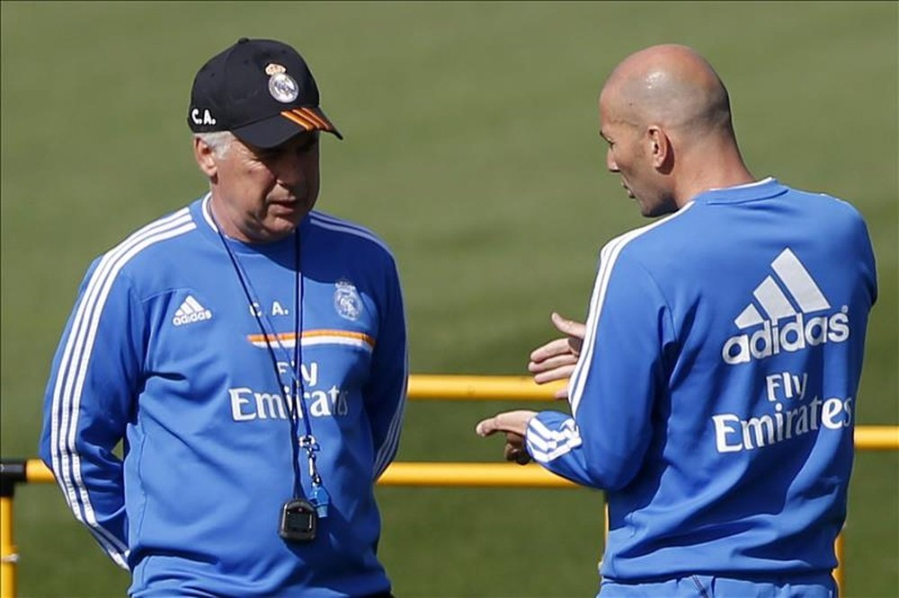 Maestro y alumno, Ancelotti y Zidane, podrían cruzarse en los cuartos de la Champions. EFE/Archivo