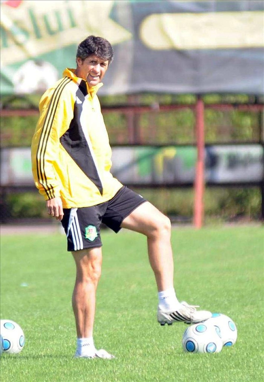 López Caro ha logrado ascender al Dalian Yifang a la Superliga China. EFE/Archivo