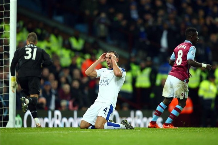 El Aston Villa le amarga la fiesta al Leicester, que pese a todo es líder