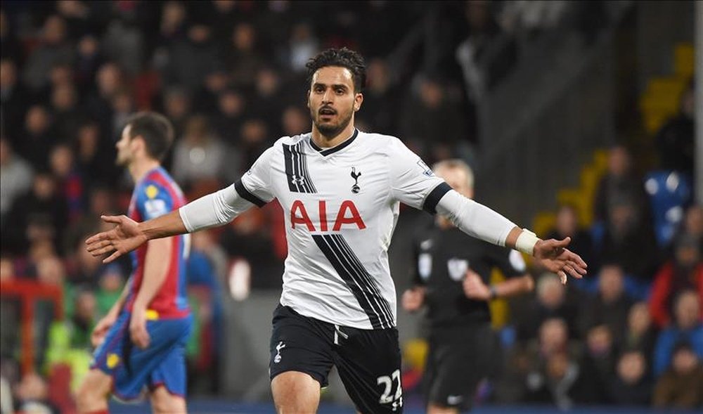 Chadli celebrates scoring for Spurs. EFE