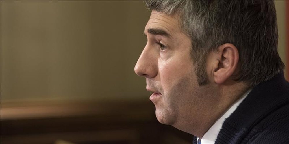 El presidente del Athletic Club de Bilbao, Josu Urrutia, durante la rueda de prensa que ha ofrecido hoy en la que ha hablado entre otros sobre la reforma de la cubierta del estadio de San Mamés. EFE