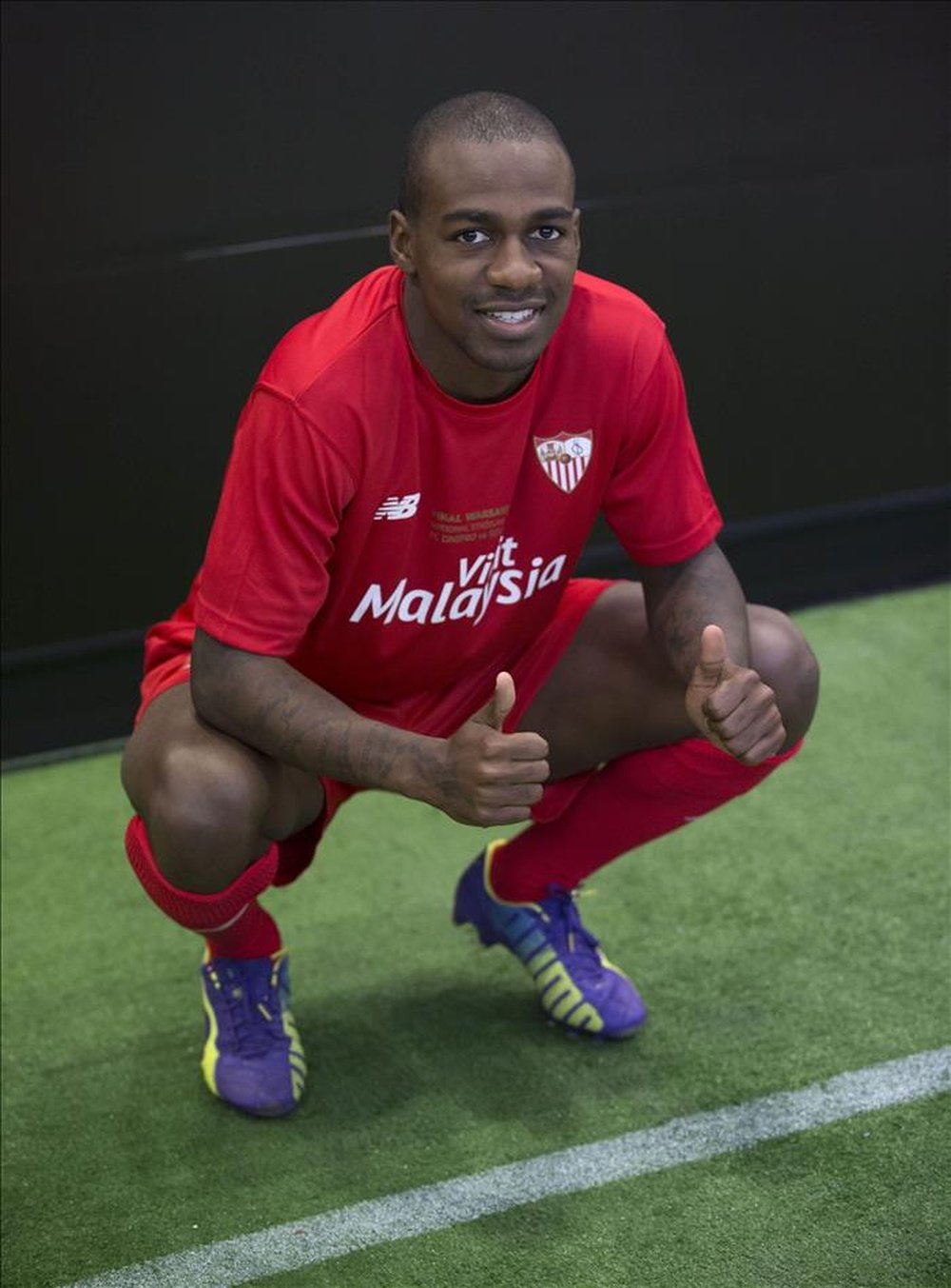 Gaël Kakuta lors de sa présentation avec le FC Séville. AFP