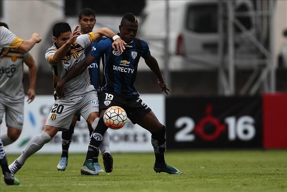 José Angulo anotó los dos goles para Independiente del Valle. EFE