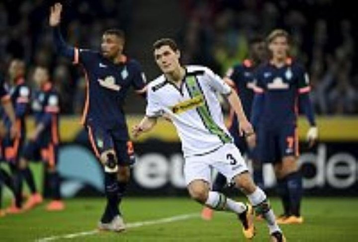 El 'Gladbach golea a un Werder Bremen que se asoma al abismo