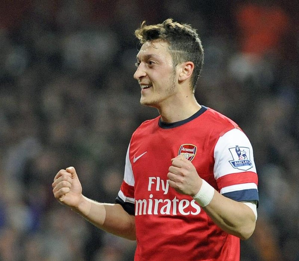 Mesut Özil del Arsenal celebra un gol. EFE/Archivo