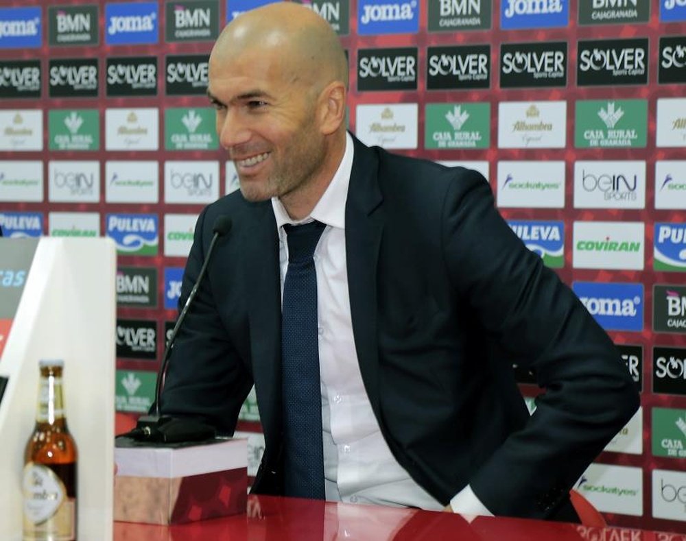 El entrenador del Real Madrid, Zinedine Zidane, durante la rueda de prensa ofrecida tras el partido de Liga en Primera División ante el Granada disputado en el estadio Nuevo Los Cármenes. EFE