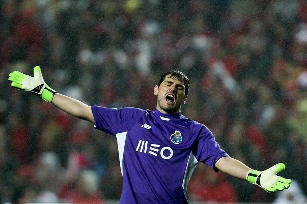 Casillas no tuvo su encuentro más plácido ante el Cruz Azul mexicano. EFE.