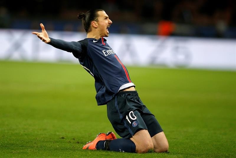 Zlatan Ibrahimovic durante el partido de la Liga de Campeones de la UEFA entre París Saint Germain y Chelsea FC en el estadio Parc des Princes en París (Francia). EFE