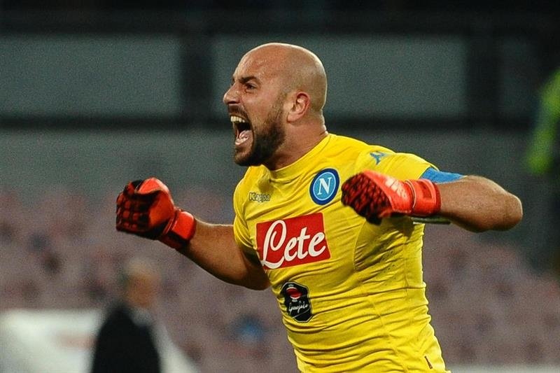Le gardien de Naples, Pepe Reina, pourrait rejoindre le PSG. EFE