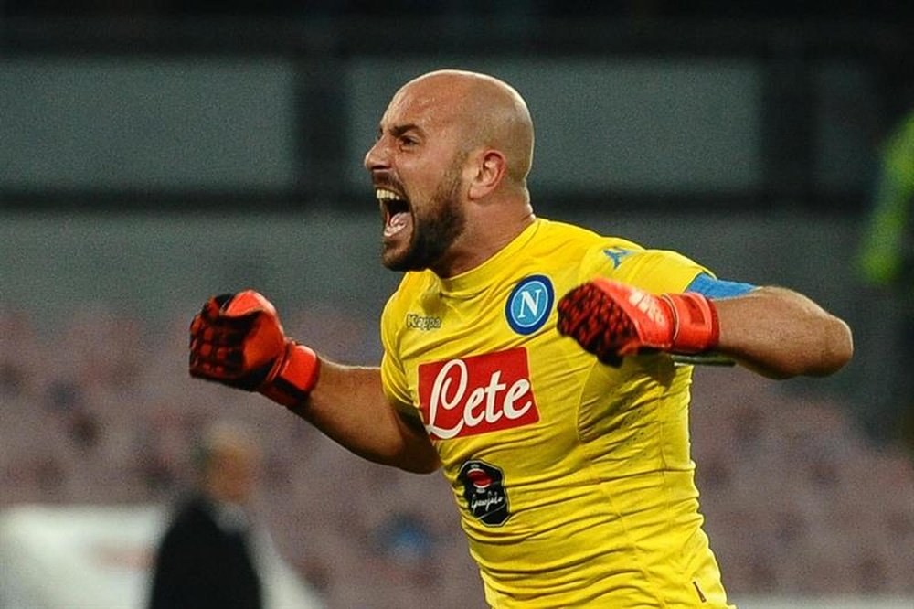 Le gardien de Naples, Pepe Reina, pourrait rejoindre le PSG. EFE