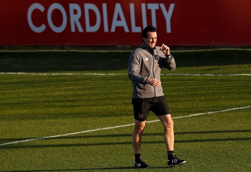 El entrenador del Sevilla Unai Emery durante un entrenamiento. EFE/Archivo