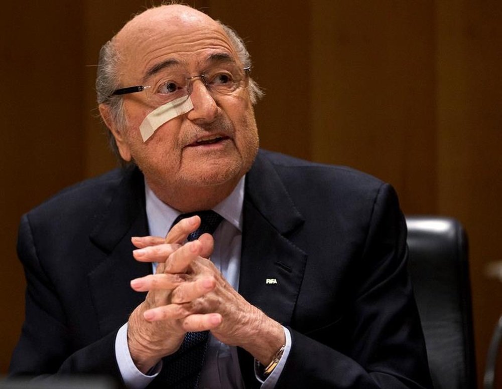 El expresidente de la FIFA Joseph Blatter (c). EFE/Archivo