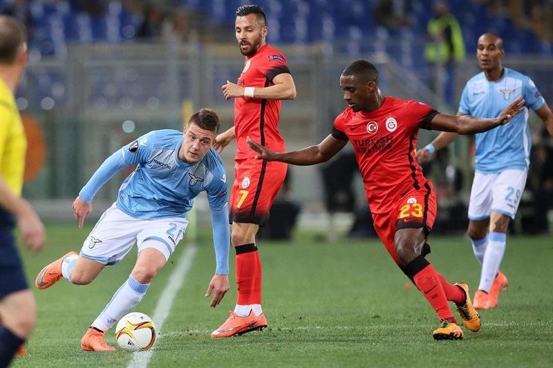 Imagen de archivo de un partido de la Liga Europa entre Galatasaray y Lazio. EFE/Archivo