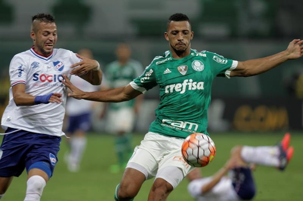 Fiorentina pode pagar R$ 27 milhões para tirar Vitor Hugo do Palmeiras. EFE