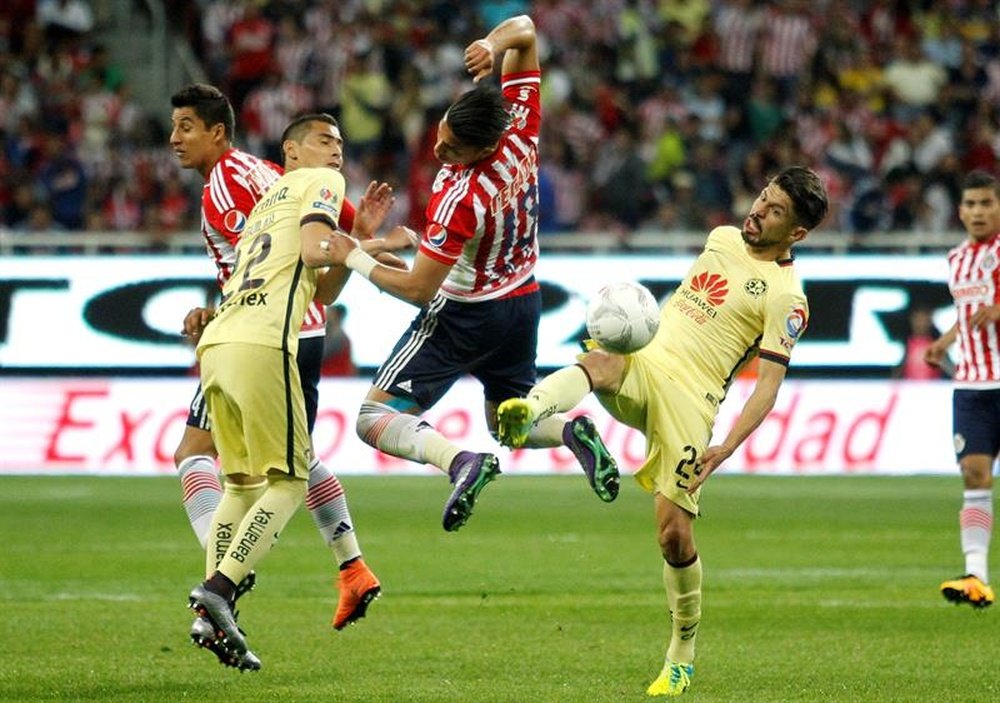 América se impuso 1-2 a Chivas en la 10ª jornada del torneo Clausura de México. ClubAmerica