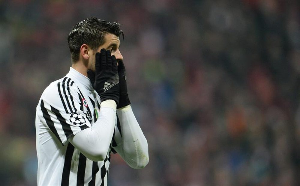 Álvaro Morata de Juventus reacciona en el juego de octavos de final de la Liga de Campeones que se disputó en Múnich, Alemania. EFE