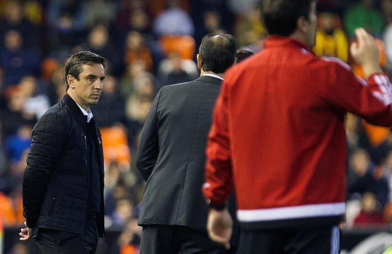 Neville cayó con el Valencia hace un año ante el Celta. EFE