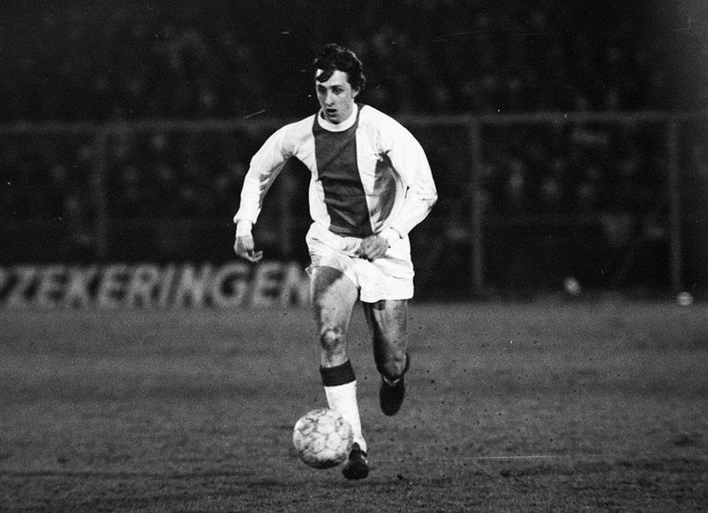Cruyff, leyenda del mundo del fútbol y uno de los mejores futbolistas de la historia. Wikipedia