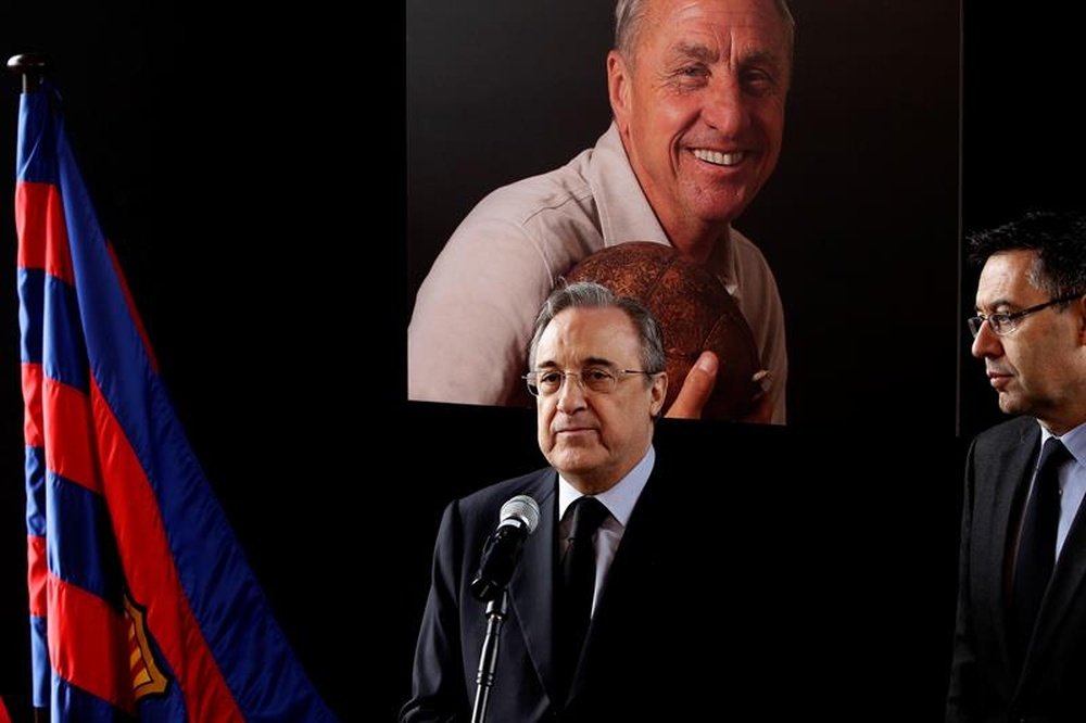 The Presidents of both Real Madrid and Barcelona pay their respects to Johan Cruyff. BeSoccer