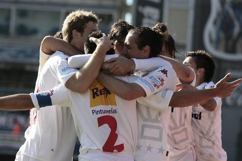 Huracán logró el pase y espera rival para octavos. EFE/Archivo
