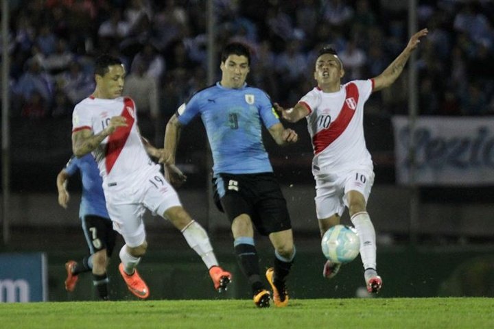 Los peruanos Benavente y Yotún, aliviados por la ausencia de Messi