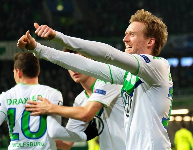 Varios jugadores del Wolfsburgo celebran un gol. EFE/Archivo