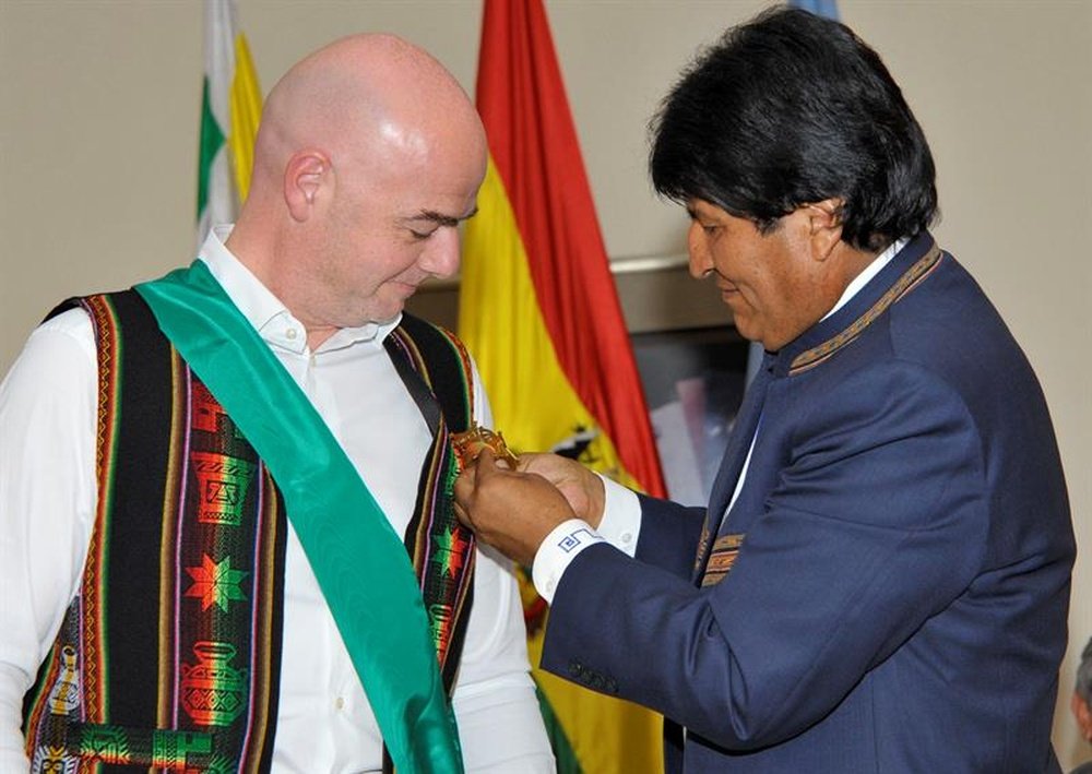 Evo Morales espera que Infantino luche por un fútbol sin discriminaciones. EFE/Archivo
