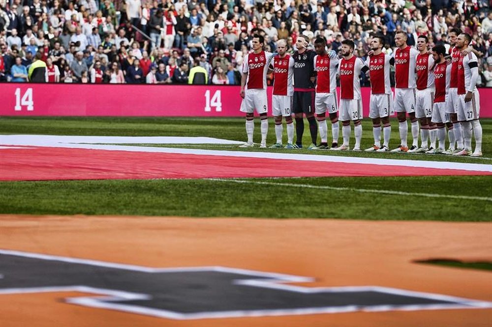 El Ajax-Lyon se jugará el miércoles en lugar del jueves. EFE/EPA/Archivo