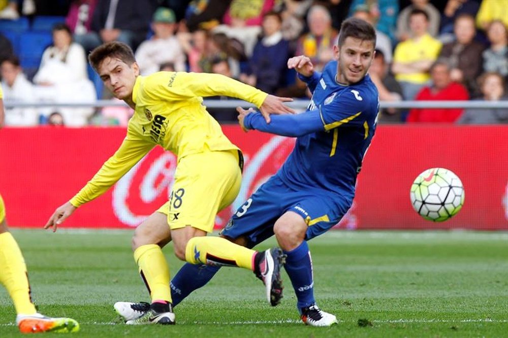 Álvaro vio la quinta amarilla ante el Espanyol. EFE/Archivo