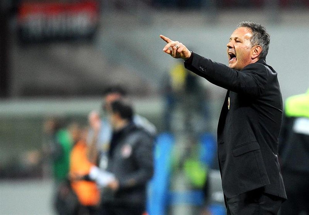 Sinisa Mihajlovic was sacked from AC Milan on Tuesday. EFE/Archivo