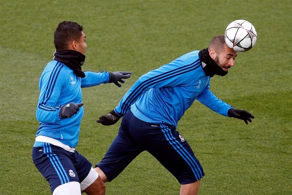 Les joueurs du Real Madrid, Karim Benzema et Casemiro pendant un entraînement à Valdebebas. EFE