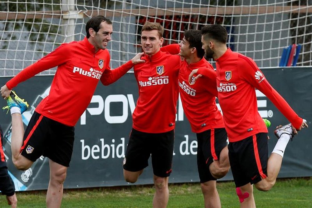 Godín y Carrasco se entrenaron junto a sus compañeros y podrían jugar la vuelta. EFE/Archivo