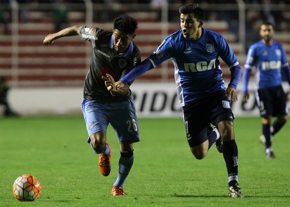 Acuña, goleador ante Gimnasia y Tiro, en un partido de Libertadores. EFE