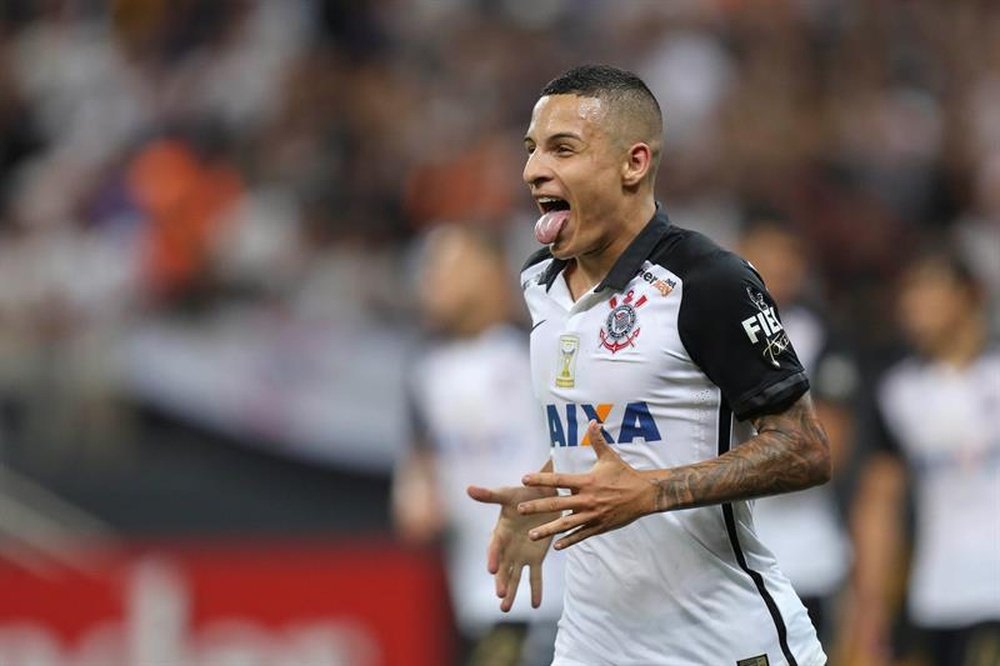 Gran partido de Corinthians que suma una nueva victoria. AFP