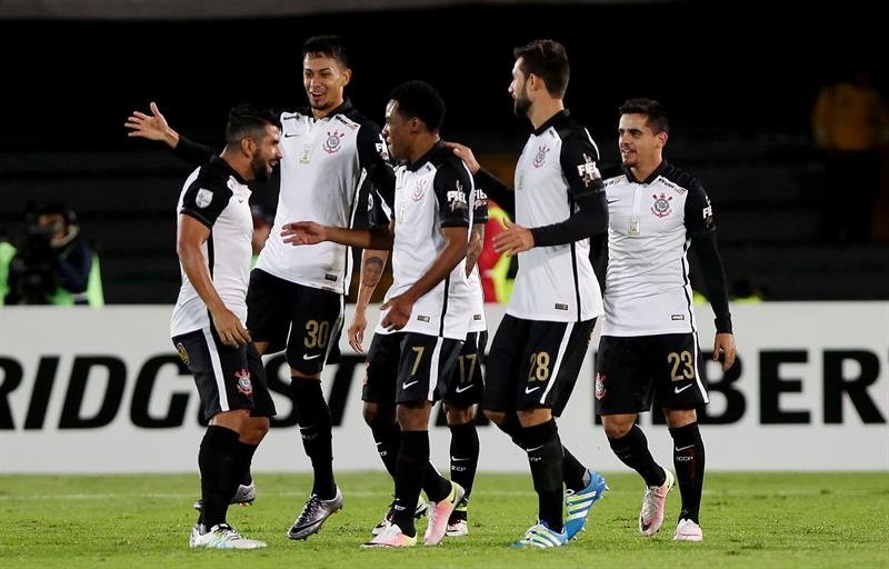 Corinthians asume el liderato de la Liga Brasileña