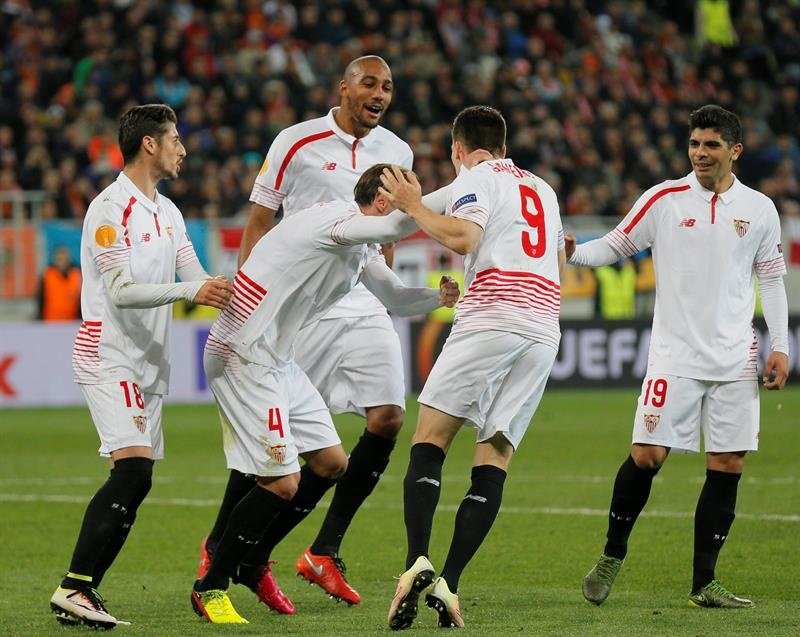 Les joueurs du Séville célèbrent un but face à Shakhtar Donetsk en Europa League. EFE