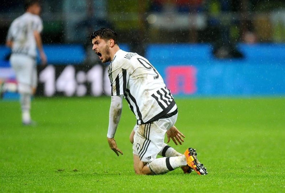 El jugador de Juventus Álvaro Morata se lamenta tras una acción ante el Inter de Milán. EFE/Archivo