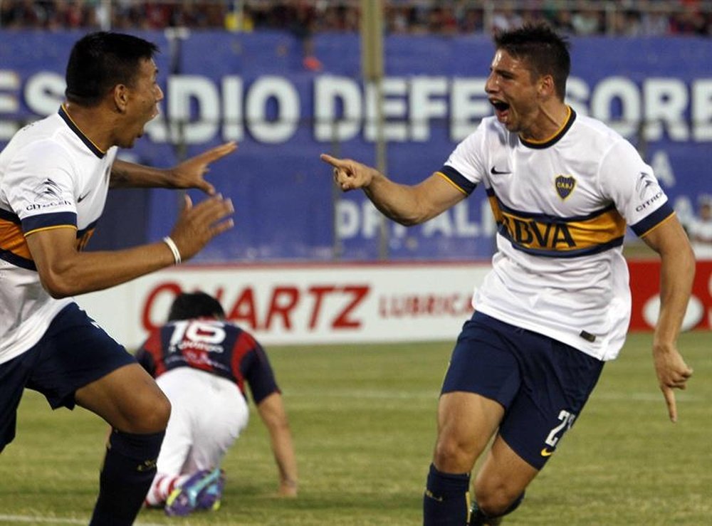 El jugador de Boca Juniors Jonathan Calleri (d) celebra un gol ante el Cerro Porteño, durante un partido. EFE/Archivo