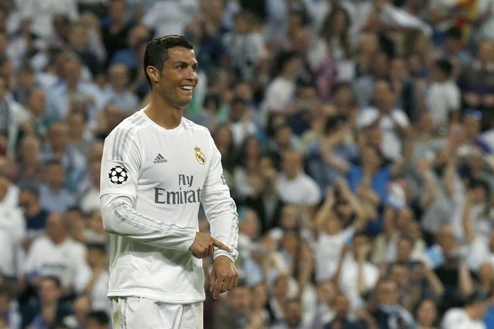 El delantero portugués del Real Madrid, Cristiano Ronaldo, durante el encuentro correspondiente a la vuelta de las semifinales de la Liga de Campeones, que han disputado esta noche frente al Manchester City en el estadio Santiago Bernabéu, en Madrid. EFE