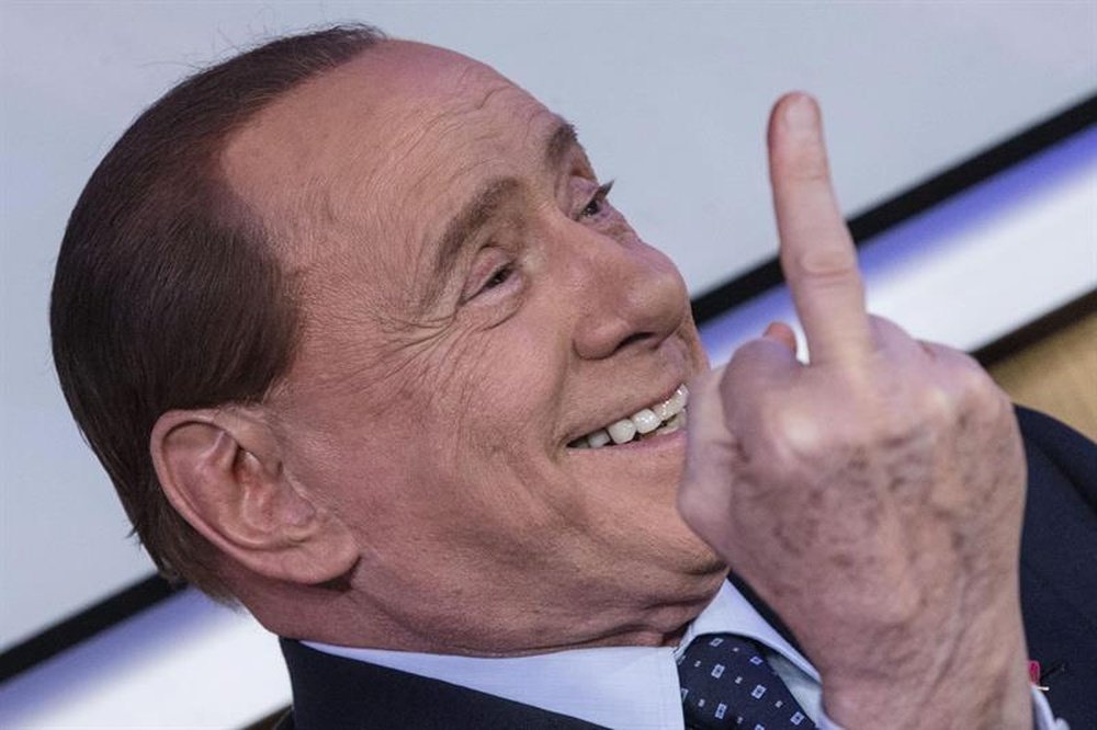 Berlusconi se harta del fútbol. EFE