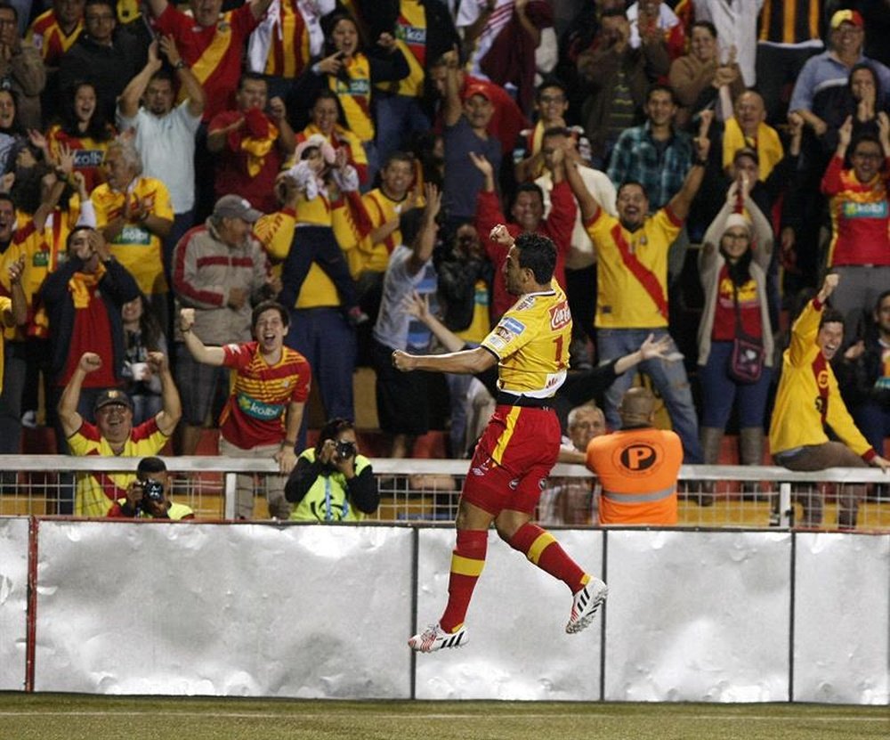 El Herediano comienza con victoria su defensa del título. AFP