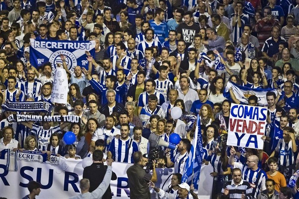 Huelva se echó a la calle hace un año para protestar contra el ya ex presidente del 'Recre'. EFE