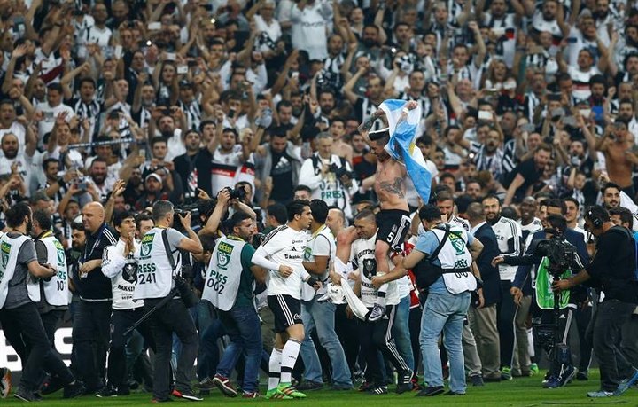 El Besiktas vuelve a ganar la Liga Turca tras siete años de sequía