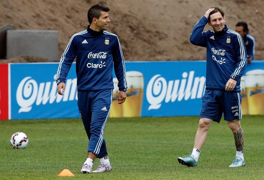 Messi e Sergio Agüero são amigos e colegas de equipa. EFE