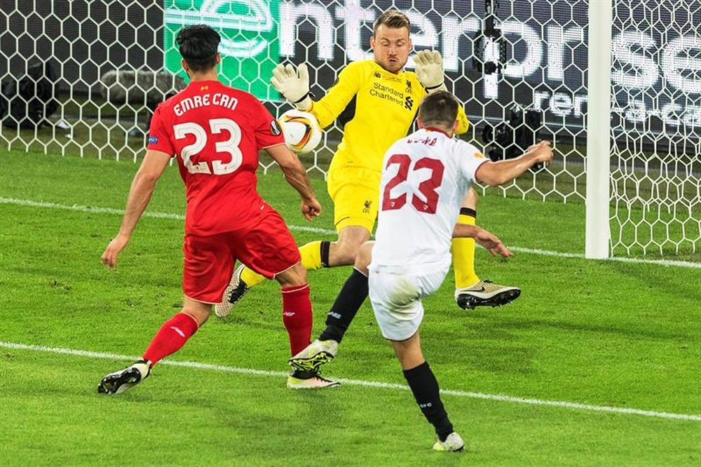 Liverpool e Sevilla voltam a se defrontar depois da final da Europa League 15-16. EFE