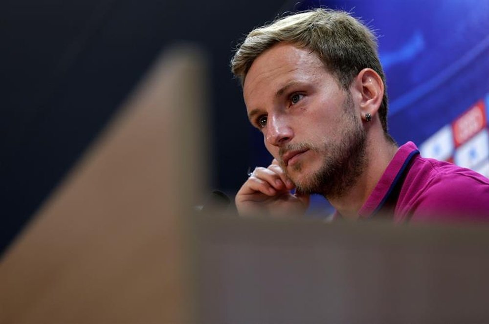Rakitic insisted he knew nothing about Messi's future. EFE