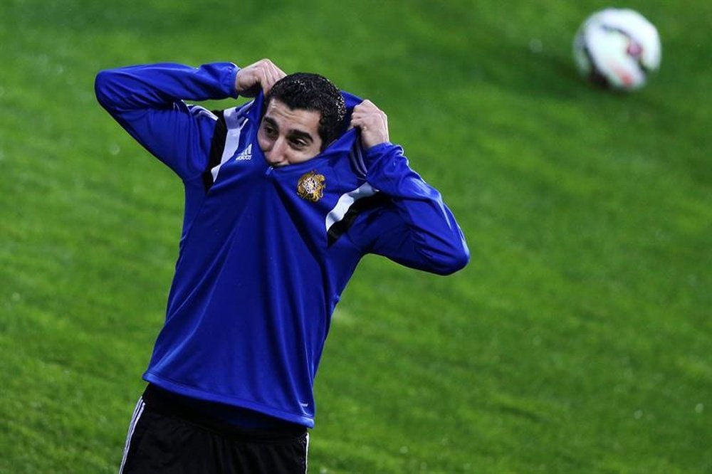 He's still injured. EFE